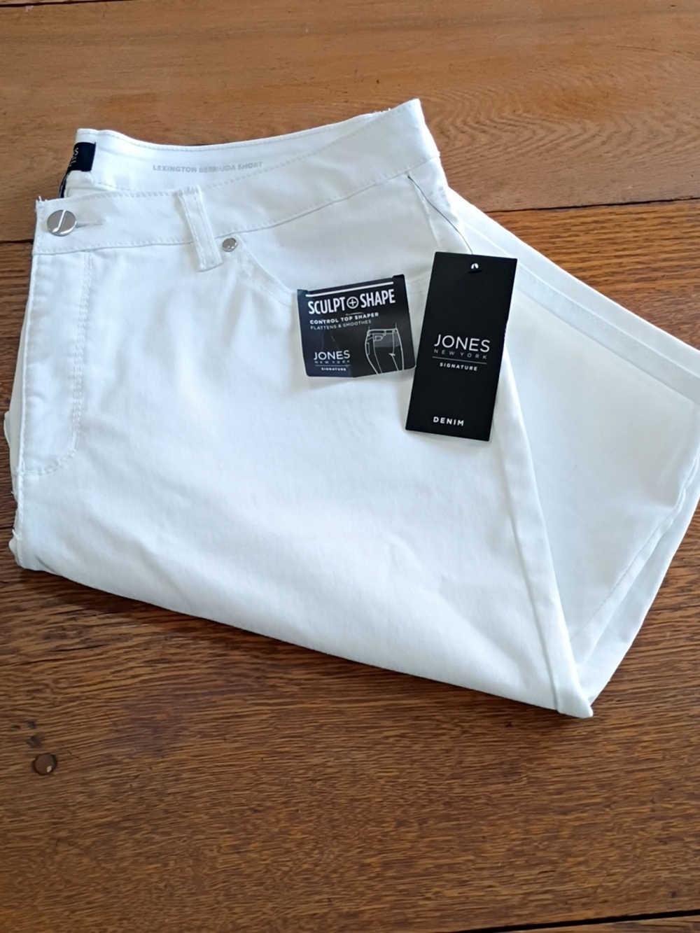 NWT. Jones New York Lexington Bermuda Style Denim Short. White